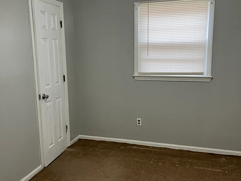 1800 Moore Dr — Photo 7