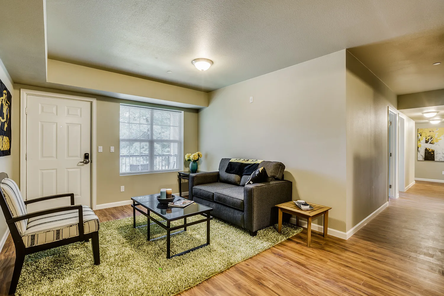 4 bed, 1000 sqft, $1,802 — Photo 1