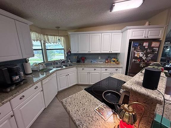 4th image of 11335 SW 13th St