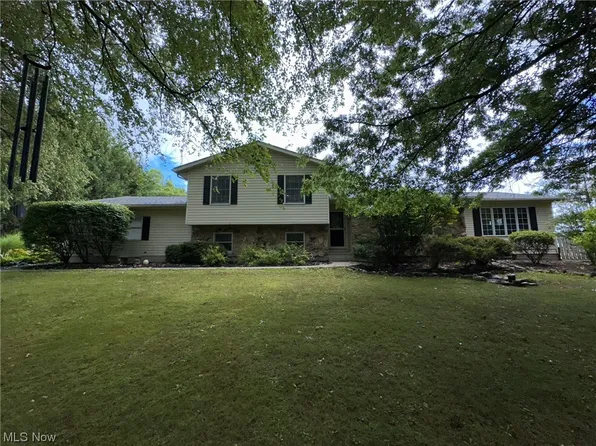 1070 Congress Lake Rd, Mogadore, OH 44260