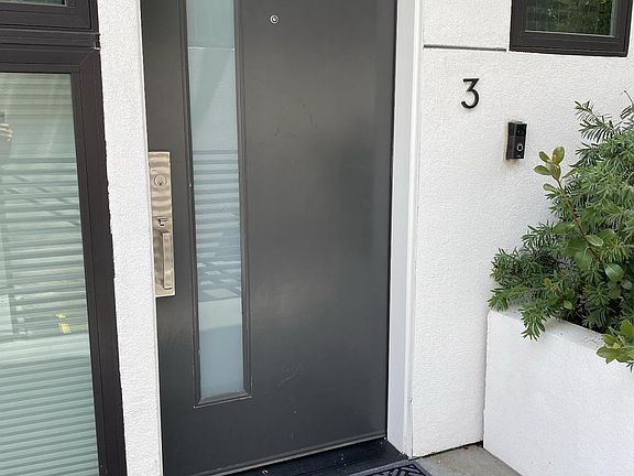 4th image of 829 N Martel Ave Unit 3