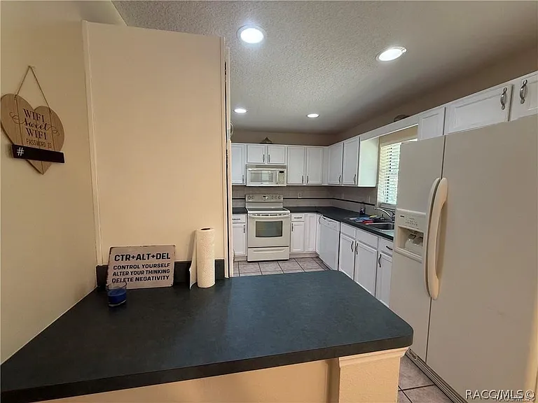 3057 E Catherine Ln — Photo 7