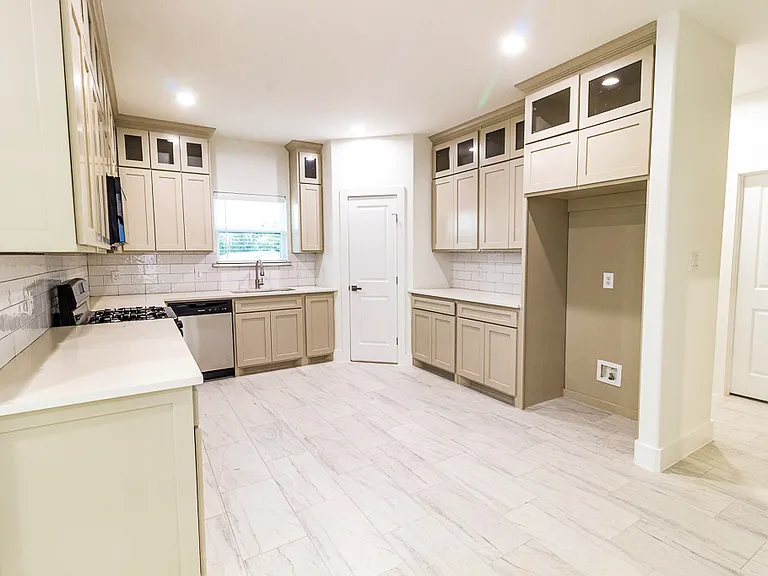 536 Highview Ct — Photo 6