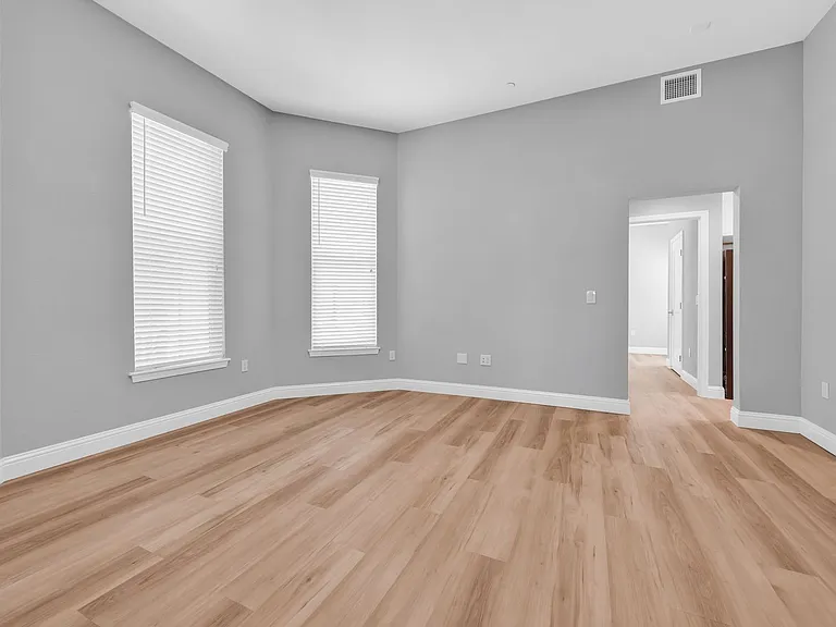 2016 - 2020 Dwight Way — Photo 7