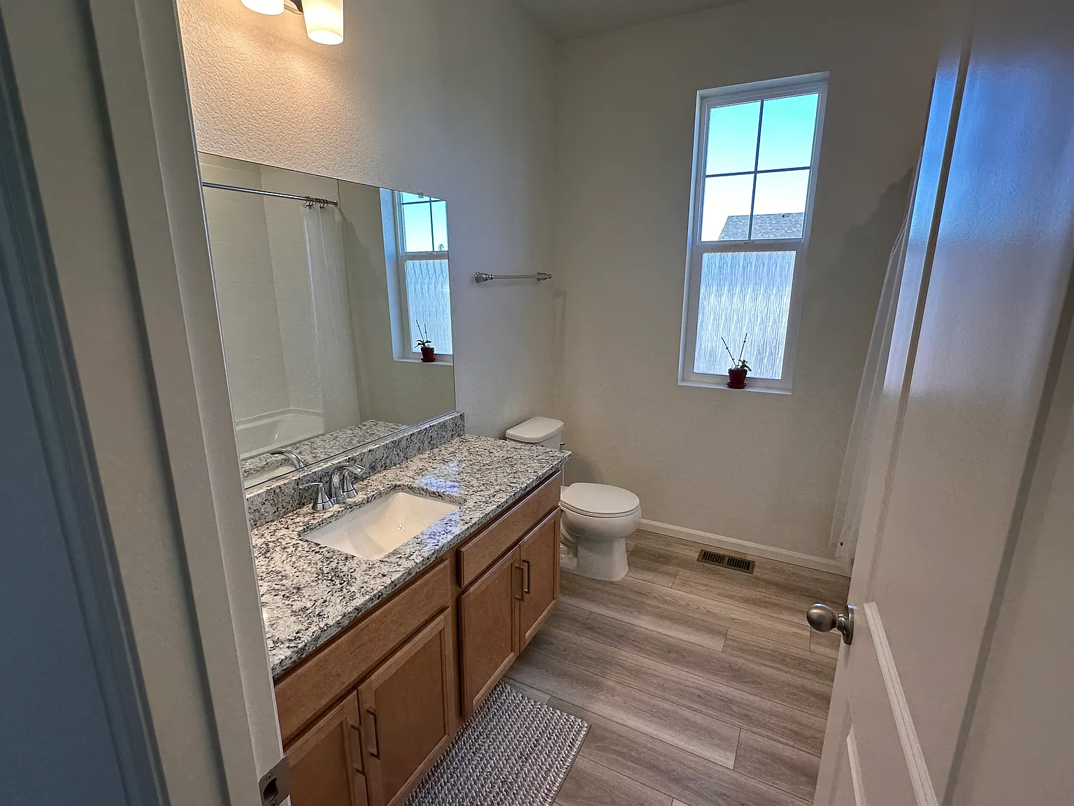 3 bed, 3438 sqft, $1,100 — Photo 3