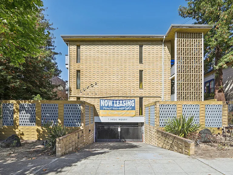 1406 Henry Street — Photo 48