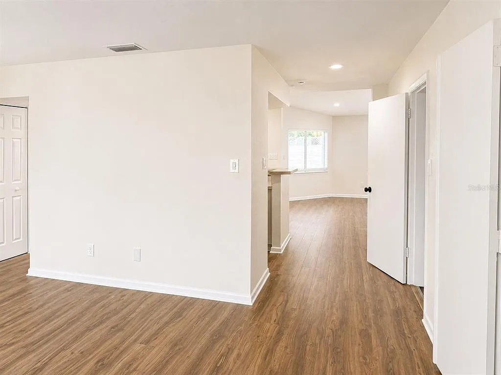 4 bed, 2.5 bath, 2093 sqft, $3,500 — Photo 2