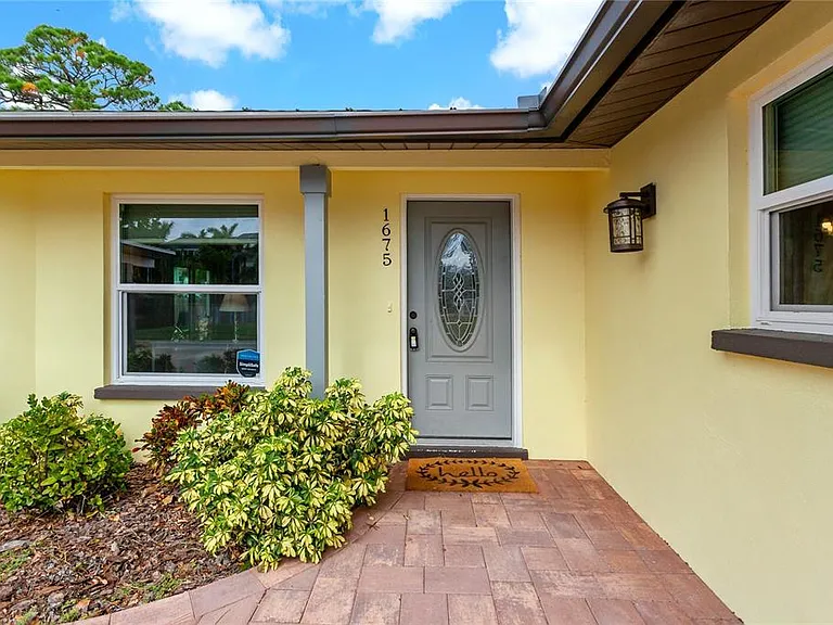 1675 Blakemore Ln — Photo 2