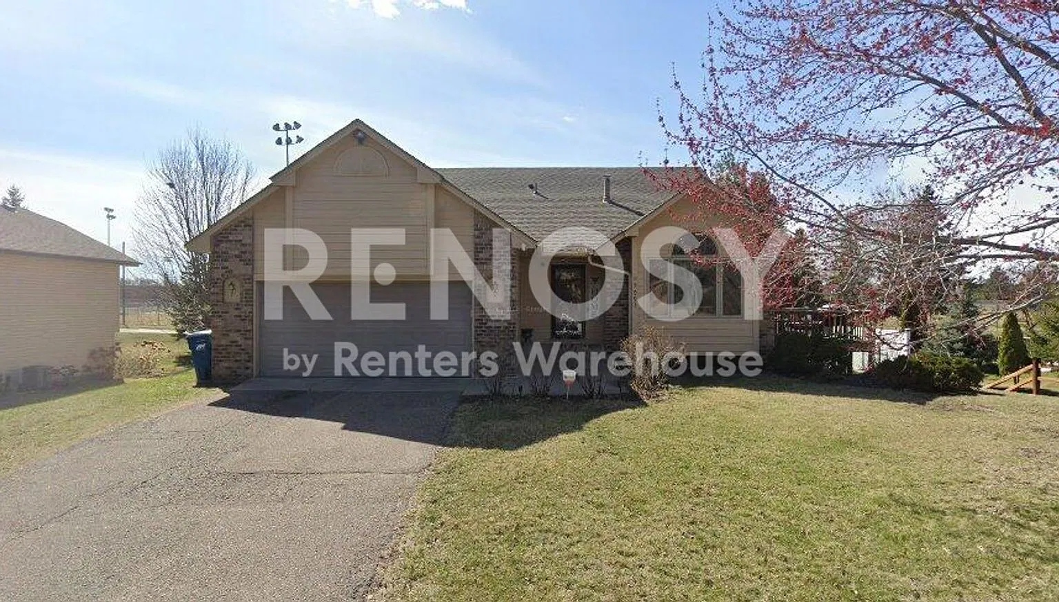 Available Now 4 Bedroom 2 Bath Single Family Home in Maple Grove — Photo 1
