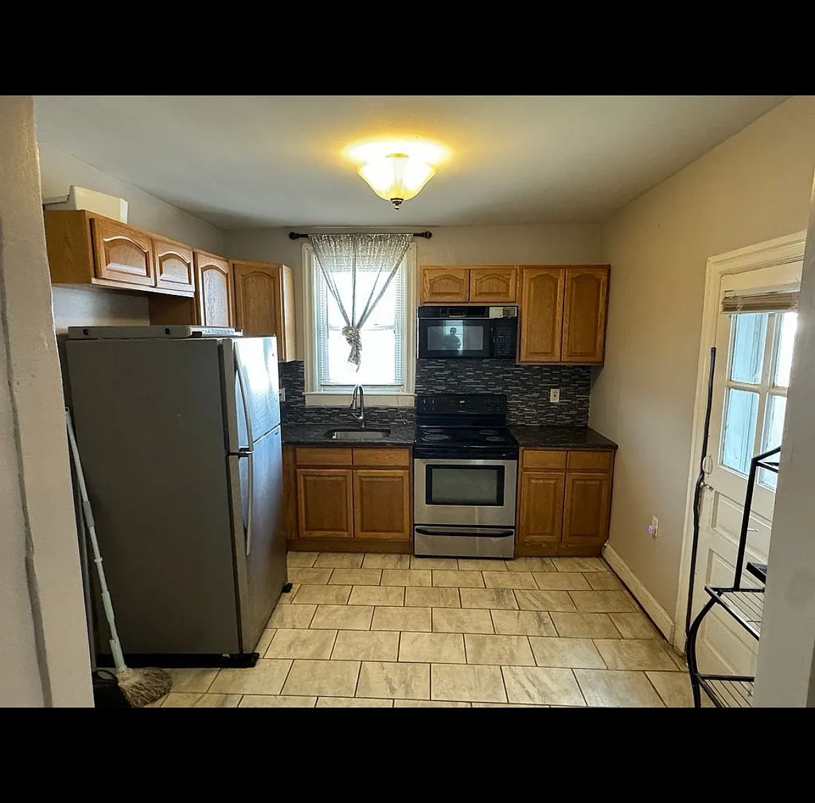 223 E Sheldon St — Photo 4