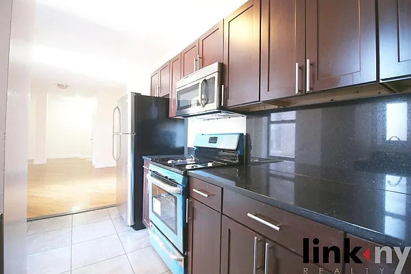 Rented by Link NY Realty | media 2