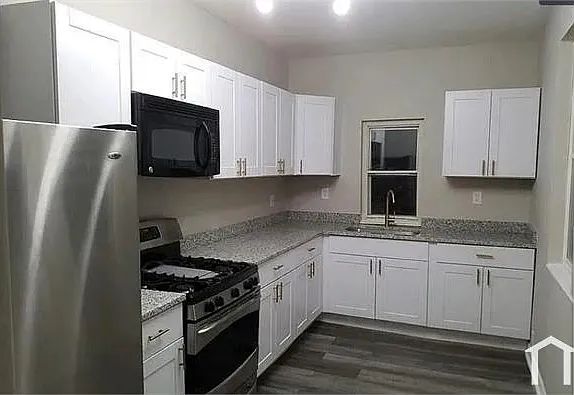 2481 Shirley Ave