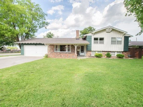 202 S Wilson St, Hillsboro, KS 67063