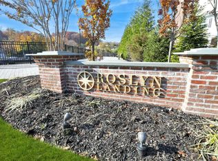 801 Mill Crk, Roslyn, NY 11576