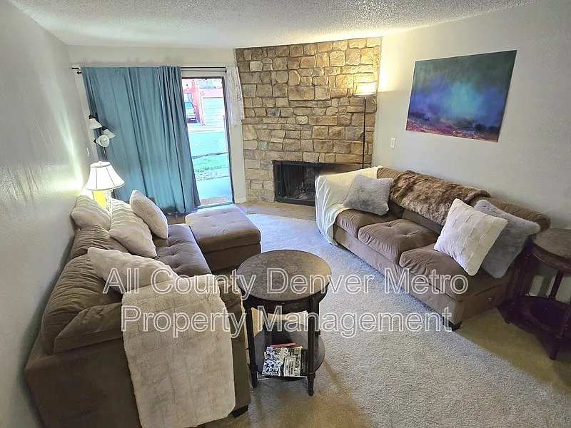 2 bed, 1.0 bath, 936 sqft, $1,495 — Photo 4