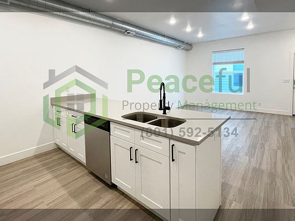 2nd image of 909 W Euclid Ave #8-1