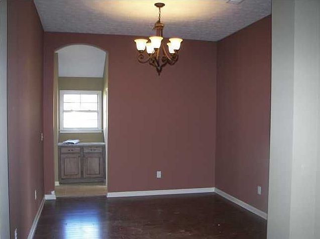 2nd image of 106 St Andrew Ct