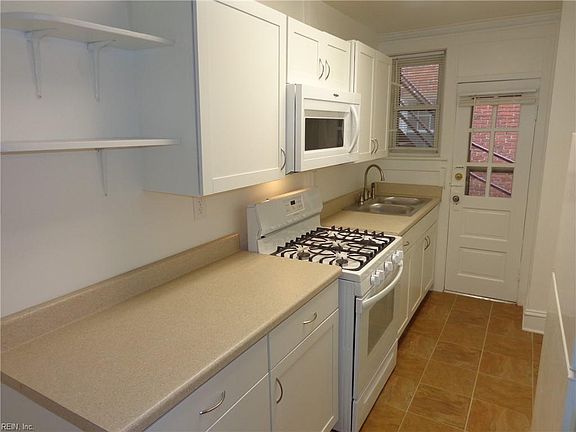 2nd image of 824 Brandon Ave APT 3