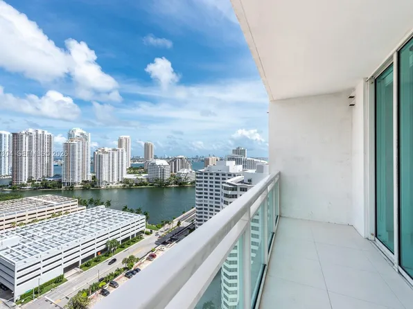 950 Brickell Bay Dr, Miami, FL