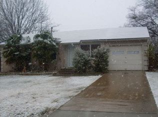 911 Red Bud Dr, Duncanville, TX 75137