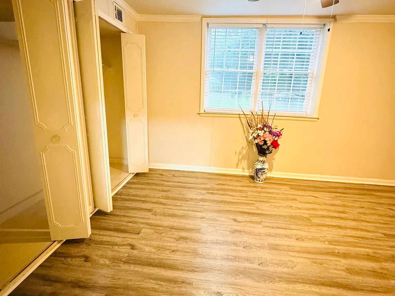 2 bed, 890 sqft, $1,700 — Photo 2