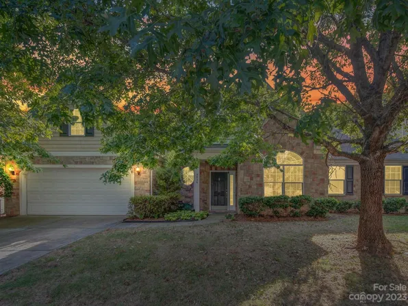 5826 Kirkwynd Commons Dr, Charlotte, NC 28278