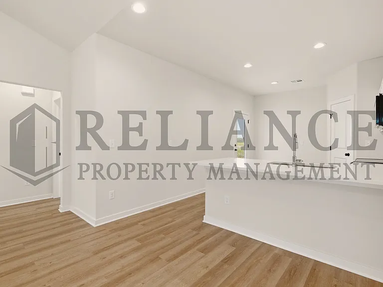 150 N Gowen St — Photo 17
