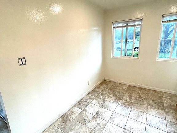 breakfast eating area