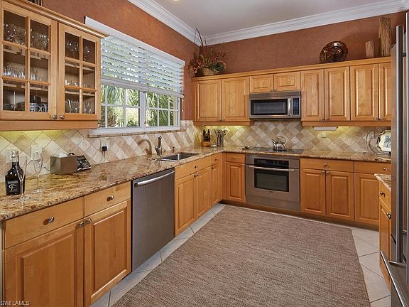 5th image of 26900 Wyndhurst Ct Unit 202
