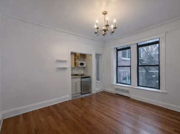 105 East 15th Street image 1 of 7