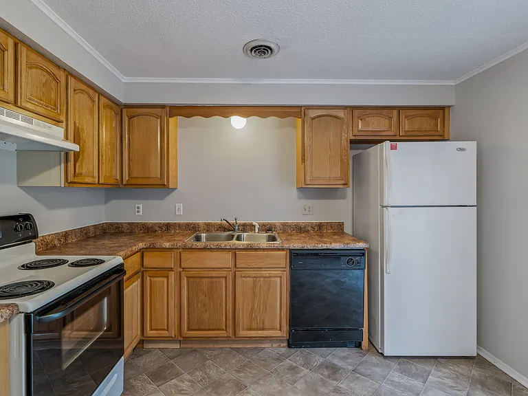 302 Wakefield Rd #B — Photo 6