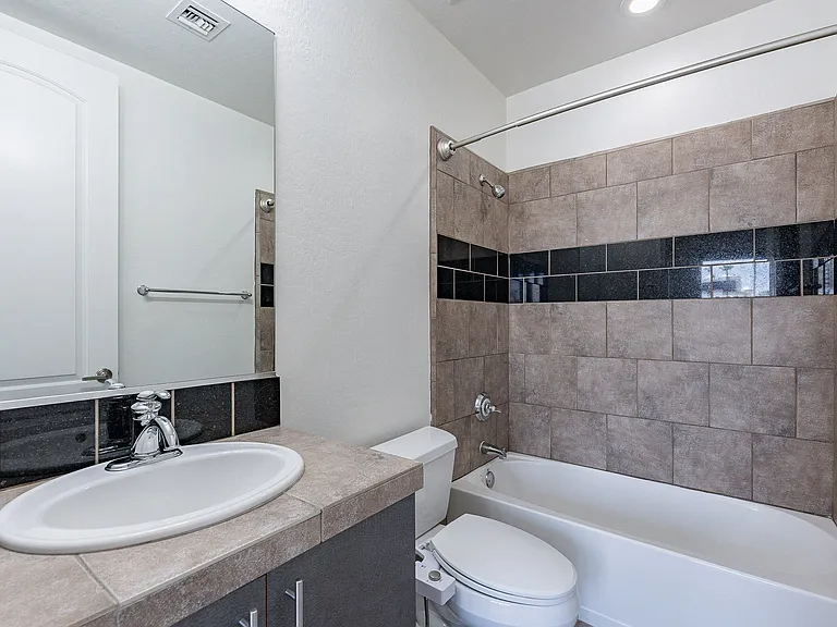 17 W Vernon Ave #11 — Photo 47