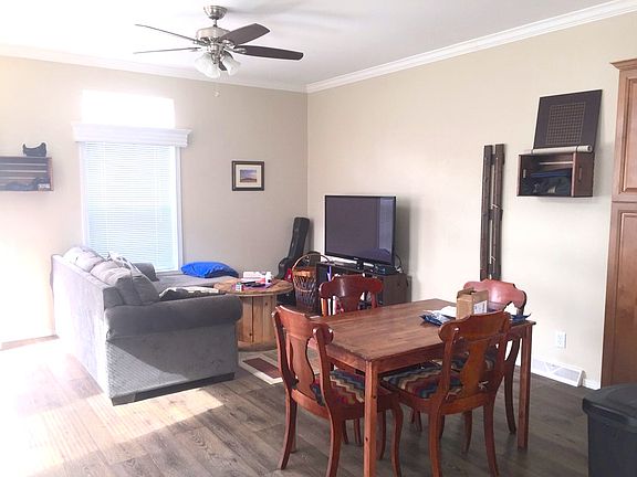 5 Living Room_03012016