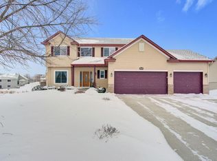 2409 River Bend Trl, Mayer, MN 55360