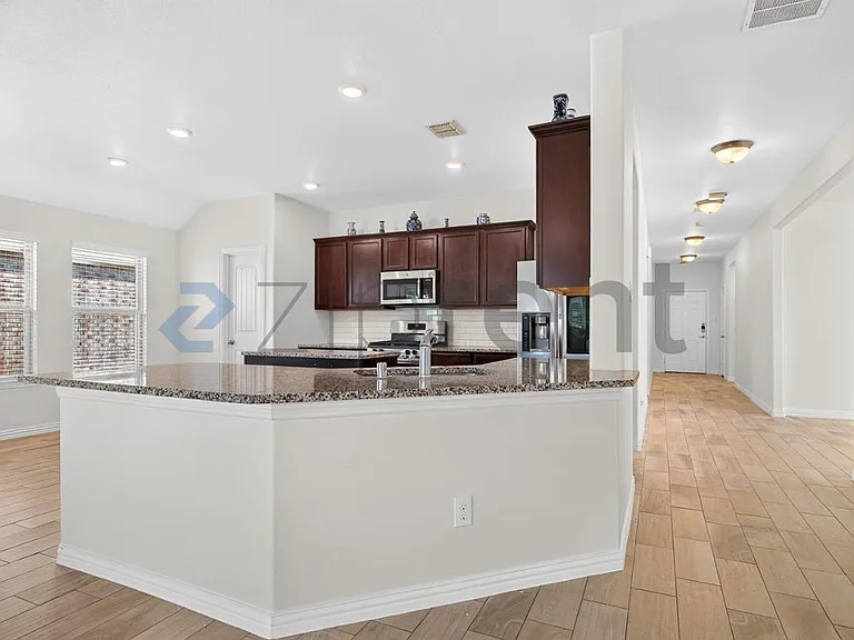 817 Evergreen St — Photo 10