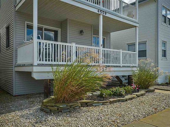 3rd image of 4557 West Ave #A