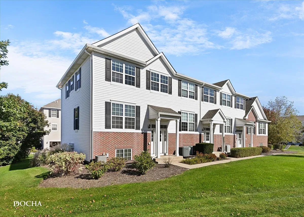 3 bed, 2.5 bath, 1797 sqft, $2,465 — Photo 1