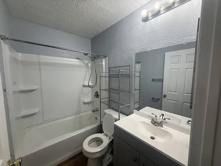 106 Cockerham St #B — Photo 6