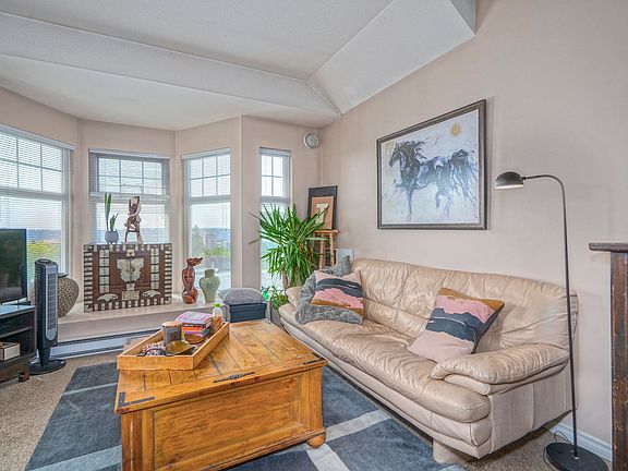 2nd image of 580 12th St #403