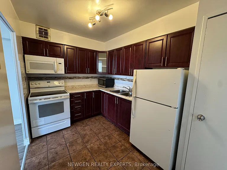 15 Vicora Linkway #604 — Photo 4