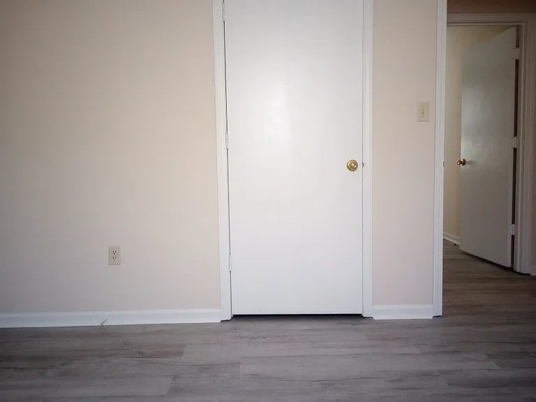 2900 Lullwater Dr — Photo 15