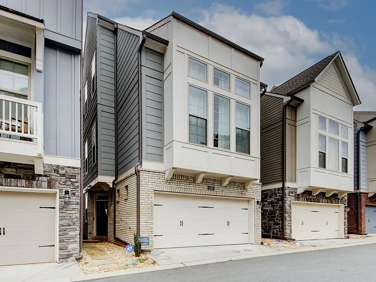 1125 Kirkland Cir — Photo 4