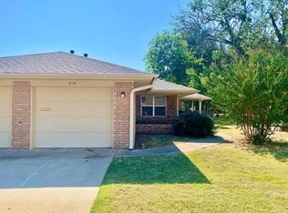 218 Hadwiger Ln, Edmond, OK 73034