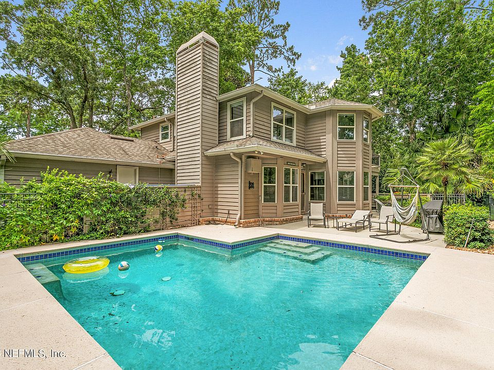 2nd image of 121 LAGOON FOREST Drive