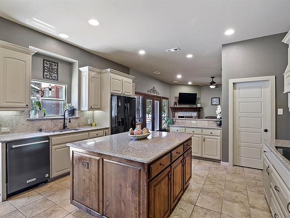 5th image of 515 S Sugartree Dr