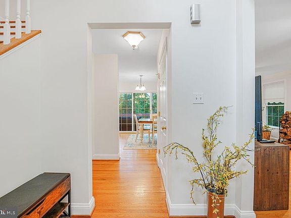 4th image of 68 View Dr
