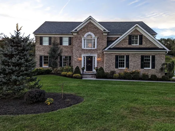 445 Lamplighter Dr, Lewisburg, WV 24901