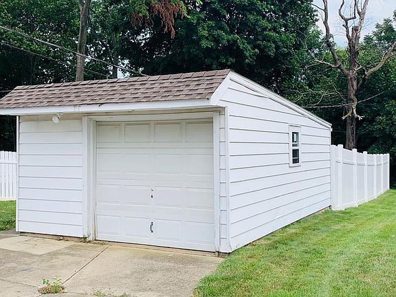 5th image of 29729 Cresthaven Dr