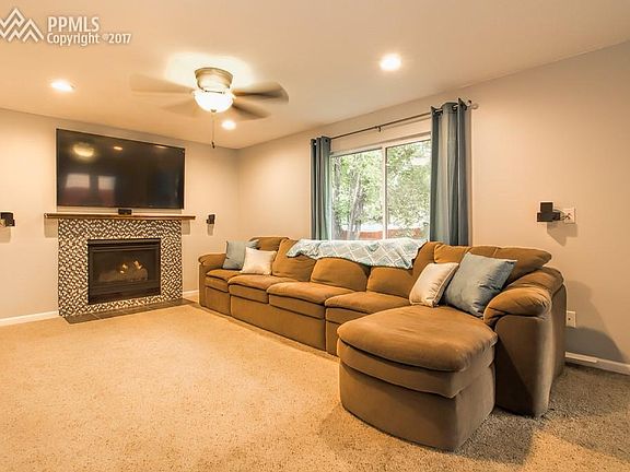 Comfortable family room with gas fire place.  And YES the 70 inch TV and Bose su