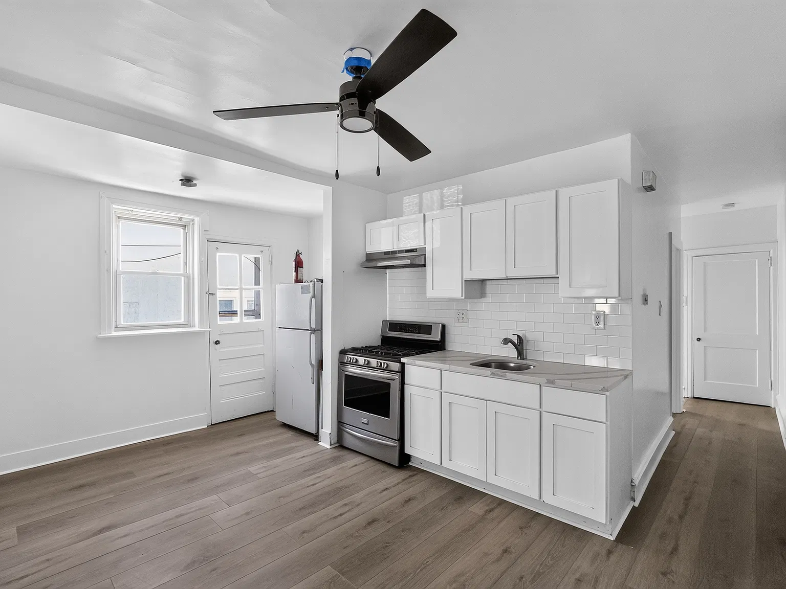 2 bed, 795 sqft, $1,600 — Photo 3